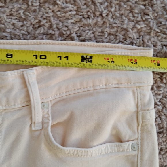 MOTHER Denim The Insider Crop Step Fray in Chalk Ivory - Picture 10 of 12